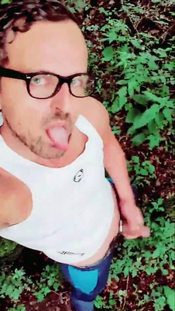 Slutboyben: Slutboyben Cam4 di sebelah jalan raya
