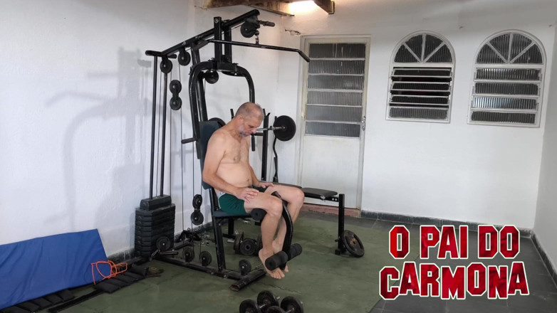 Carmona's father: Berlatih telanjang dan Carmona melihat