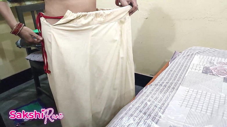 sakshi_raniii: Videoclip sexual cu mătușa Desi, mătușa a venit să pișe...