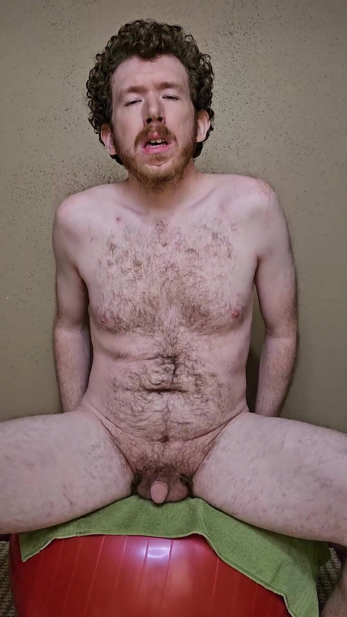 creamyMoonPole: Saltando na minha bola nua, balançando meu pau