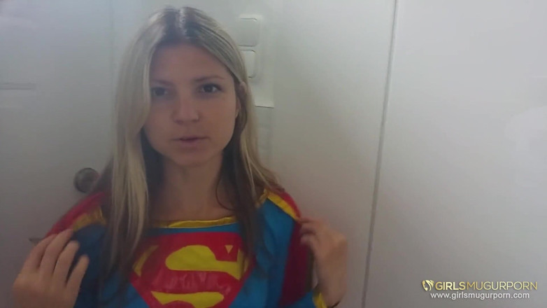 Mugur's World: Malá kozatá superžena Gina Gerson musí zachránit Mugura