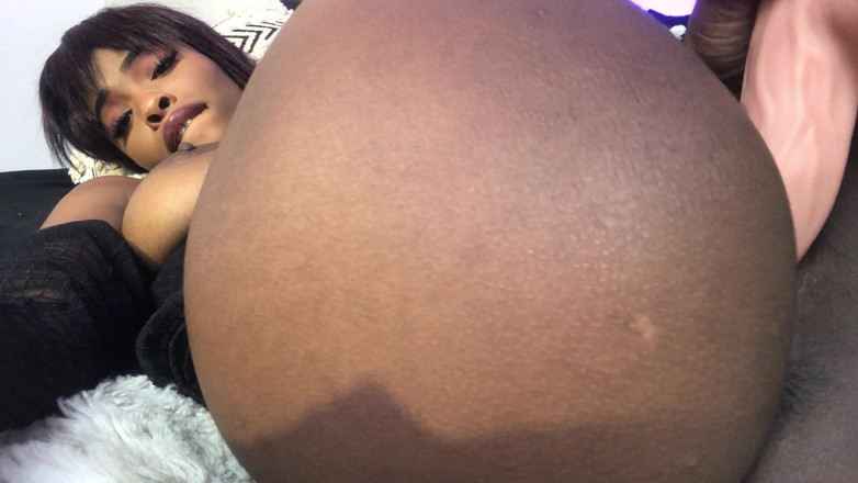 adaraSmiith: I Close the Door, Turn off the Lights and Get...