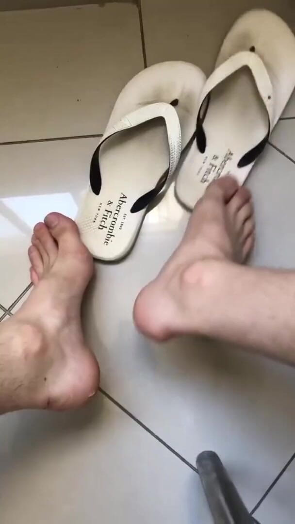 Riu Melo: Abercrombie &amp; fitch: foot worshipped