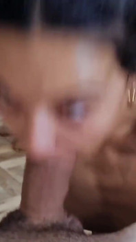 Voglio il latte che lui dice mentre gioca sul mio pene