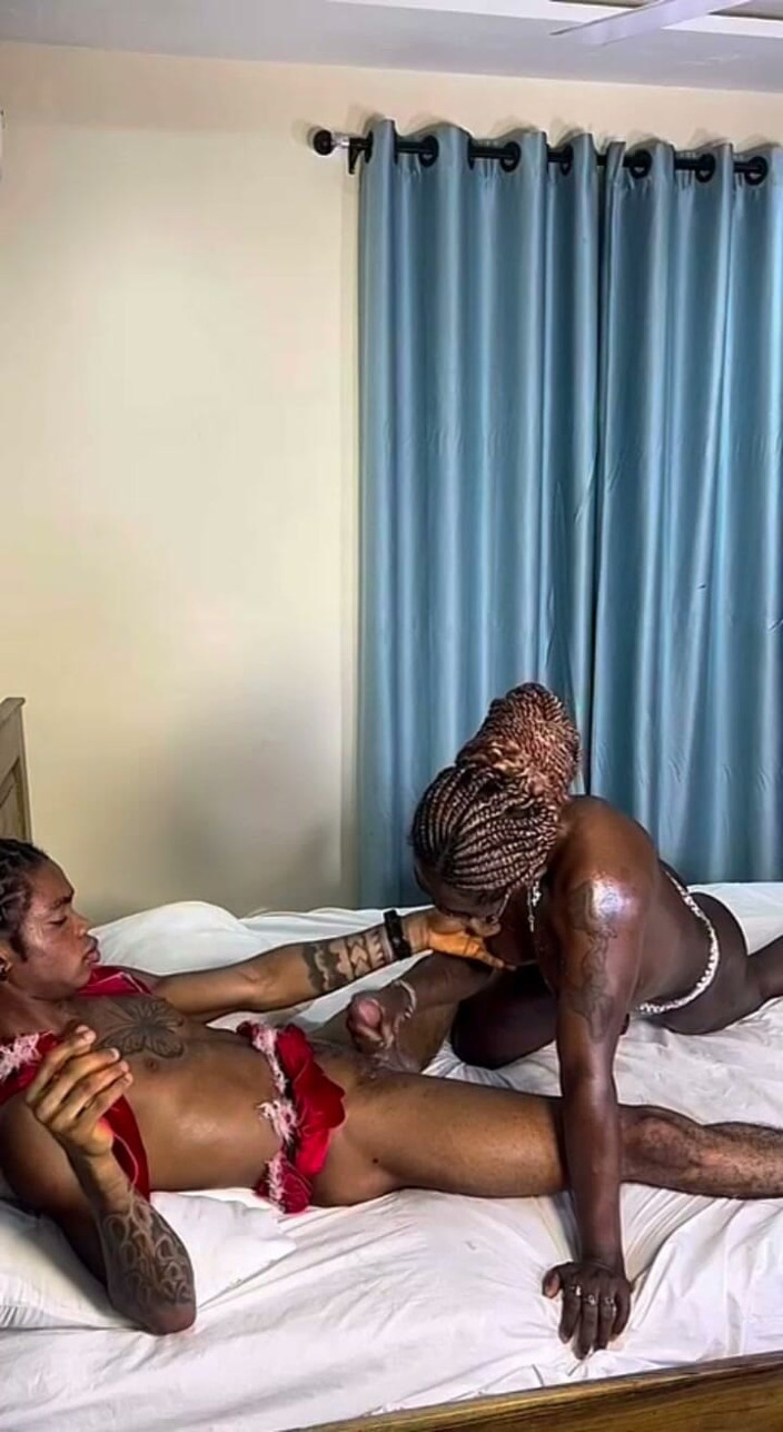 Queen no limit x: Büyük canavar yaraklı iki saatlik Afrikalı erkekler izlemeye değer