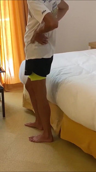 Mãe carinhosa ensina sexo a enteado virgem