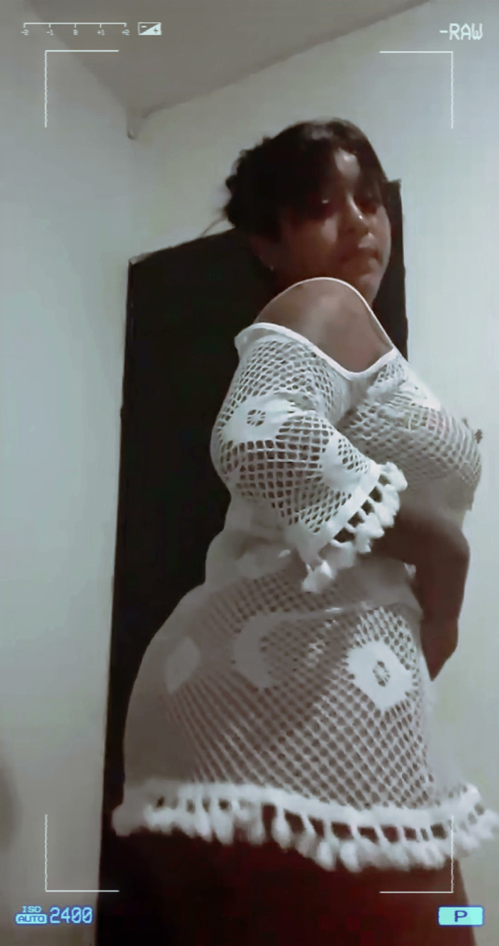 Uncut Lil Midget and Latina Freaky Friends: غرفة جنوب ميريكان غون - ليل لاتينا