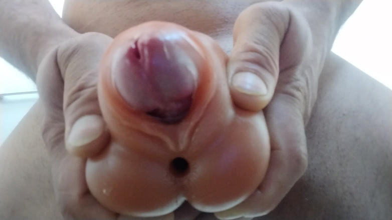 Silkybear143: Sabah erken azgın adam mastürbasyon yapıyor ve büyük miktarda döl