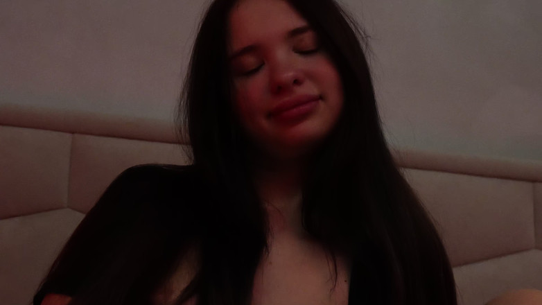 xKeryB: Ik Masturbeer Mijn Kleine Natte Poesje En Denk Aan Je...