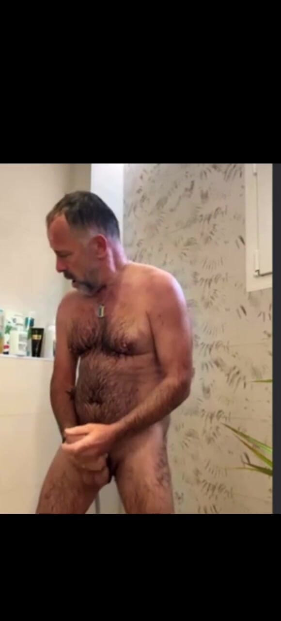 Daddybearvlc: Tutaj jest jak prysznic na żywo od ostatniego poniedziałku najwyraźniej !! Wszyscy...