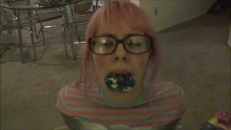 Selfgags classic: 내 섹시한 작은 스니치 의붓여동생을 다시 따먹어!