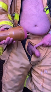 นักดับเพลิงสนุกกับ Fleshlight แล้วแตก