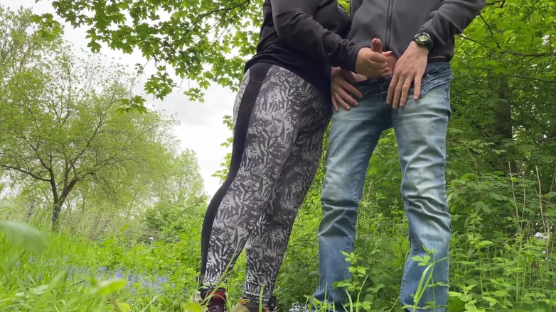 OurFetishLife: Ich spürte das cameltoe meiner schwiegermutter in leggings, während sie...