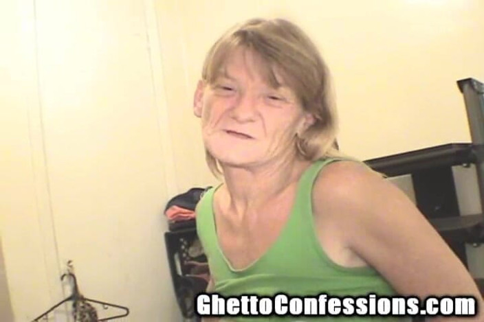 Ghetto Confessions: ยายสลัมหีฟันหลอ ดูดควยโง่เง่าแก่ชรา ไอ้หีหมอย!
