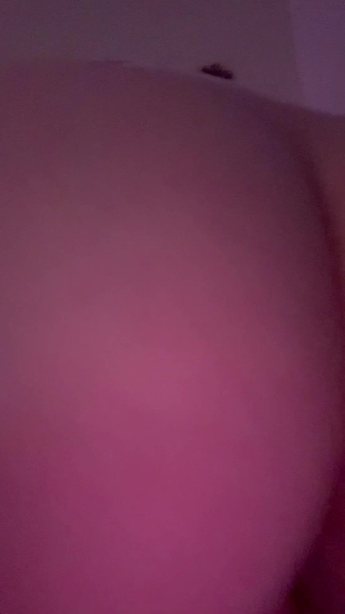 MeandMrs: 내 자지 위에 앉아 있는 수줍은 여친