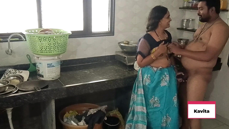 Kavita _zawazawi: 德西印度kavita女仆与房主tatya在厨房做爱，舔阴，舔屁股，传教士，后入式，印地语音频