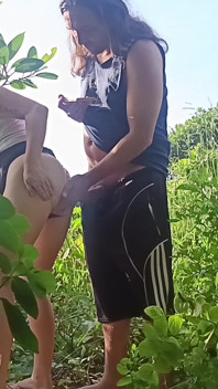 Niegrzeczna ruda przyłapana na seksie na plaży Guarujá