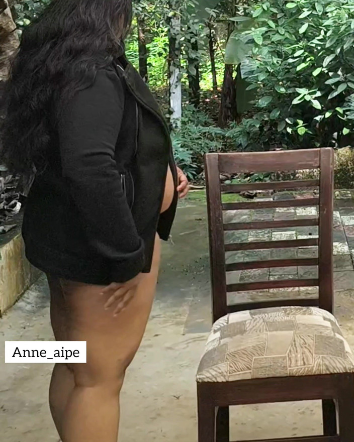 Anne Ipe: India ragazza formosa in giacca nera si spoglia completamente per...