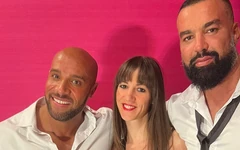 ボディビルダー、アラブ人、ブルネットがホテルに入り、そこでハードなバイセクシャルファックをします