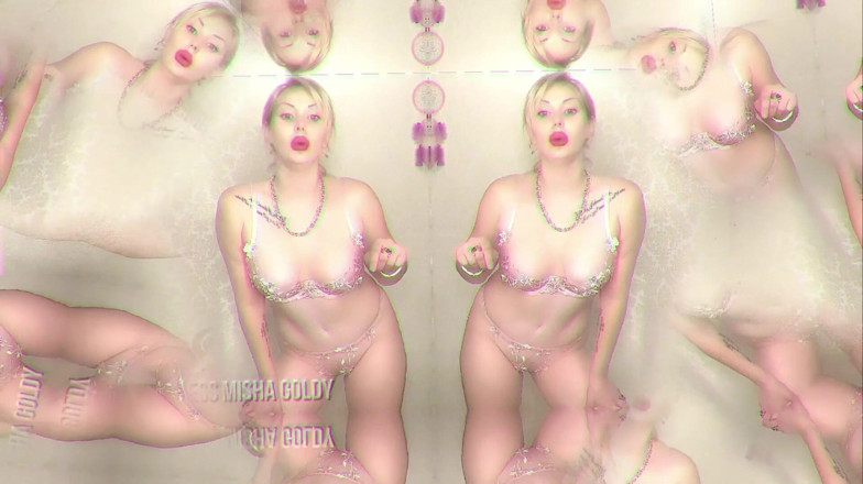 Goddess Misha Goldy: あなたはそのディルドを手に持ってとても愚かで醜く見えます!お見せします!