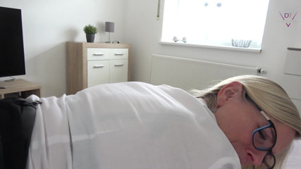 Dirty Tina: Zarezerwowane jako sekretarka! Proszę o dyktando!