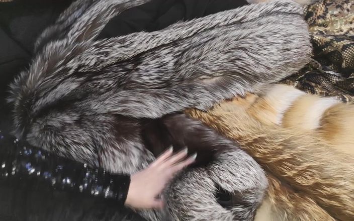 Princess18_: Bukkake avec un gros bordel sur mes manteaux de fourrure