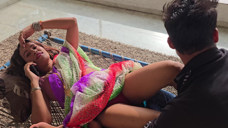 Madhu bhabhi 69: Cô vợ Ấn Độ ngoại tình với chồng và đụ với chàng trai...