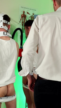 Lékařská prohlídka pro dva twink vězně pt 1