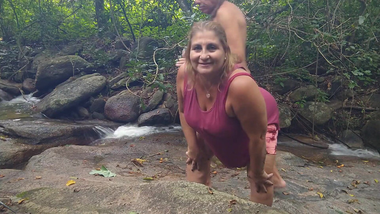 Tomsorte: MILF Fucking in the Woods