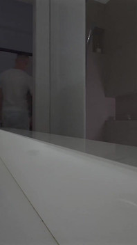 S5e3 detrás de escena pt 2: madrastra chupa a Matthew Meier en baño humedo