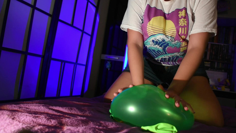 melu_world: Squish and Fisting Green Crystal Balloon - Bunny Looner