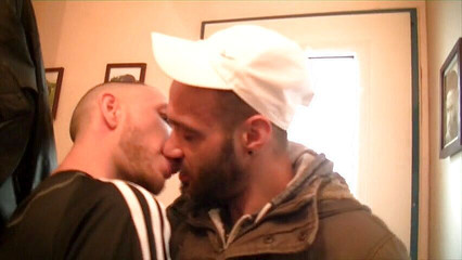 Gaybareback: Hetero šukání mladého hřebce