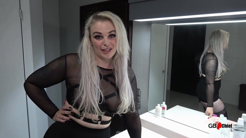 GangBang-Dream: Sex în grup german real în aer liber cu ejaculare înăuntru, Harley și Nina