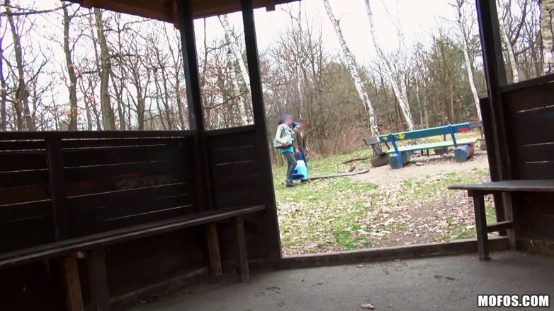 Public Pickups: Drague en public - Florence la coquine se fait baiser par...