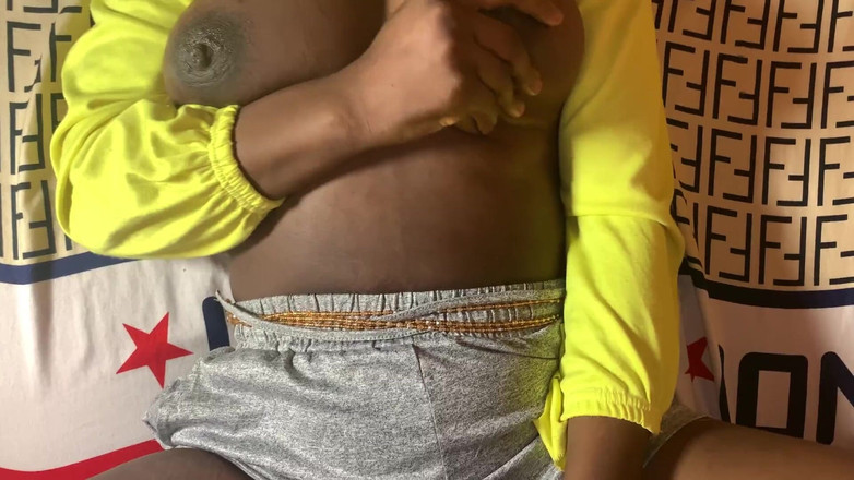 Fridayborn3: Africká sexy ebenová teenagerka šuká ve svém nickerovi