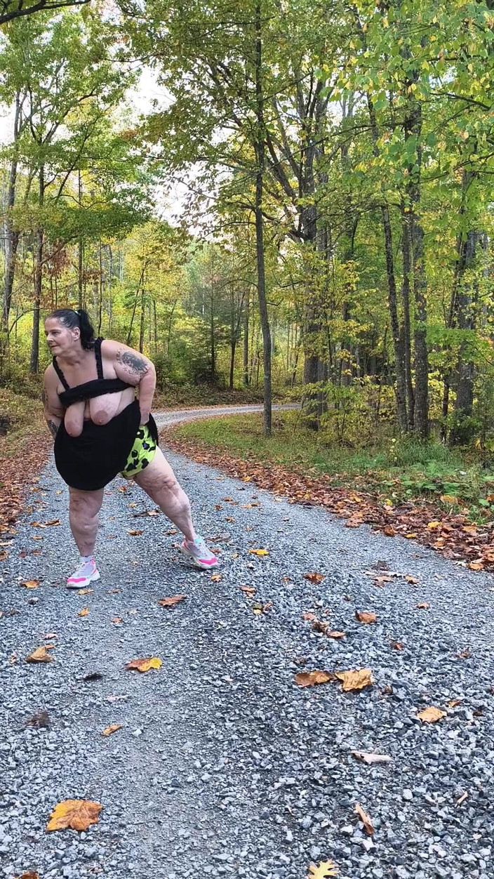 HerculesnVENUS: Nella strada di campagna questa puttana squirta fuori un carico