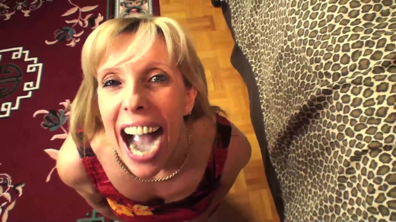 Carol Cox - The Original Internet Porn Star: 54 y/o Carol engole a carga de A 21 y/o
