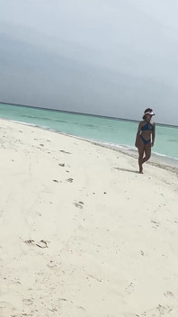Marina Gold Pee Compilation Maldives