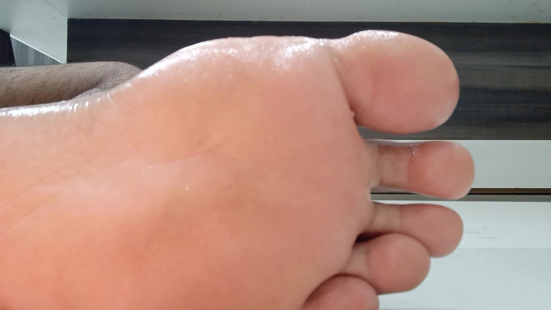 Fetish guys: Oliando Delicatamente I Miei Piedi - Clip Feticcio # 2