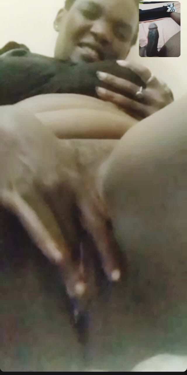 Me and my new slut: 흑인 엄마 미시녀의 오르가즘 사정, 화상 통화 섹스를 즐겼어