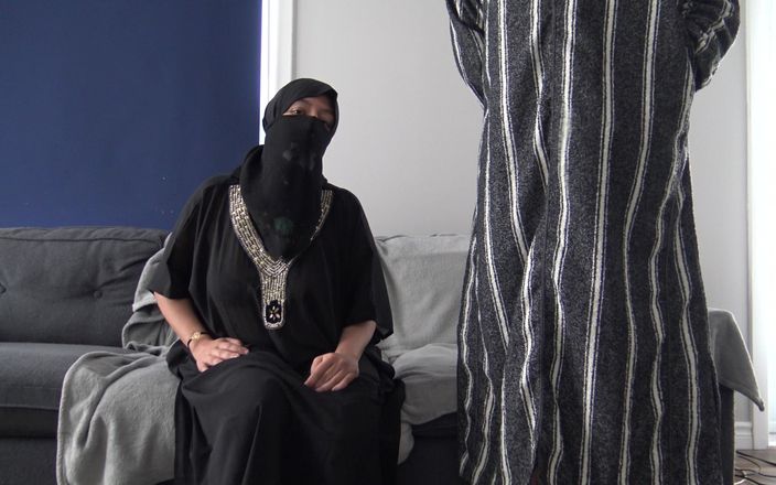 Souzan Halabi: Извращенная арабская жена купила сексуальный подарок для ее мужа-куколда