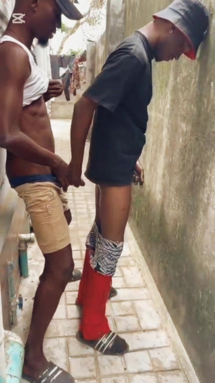 BlaqHandSomeGuy: Sex v zadní části domu