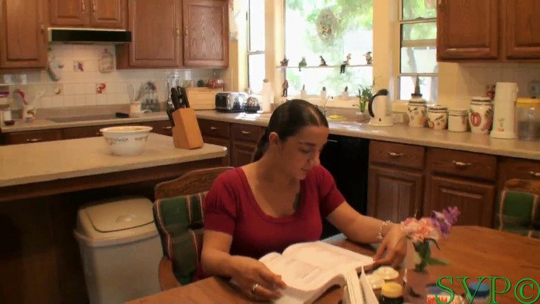 Pregnant amateurs: Kleine zwangere stiefmoeder helpt stiefzoon met een groot probleem