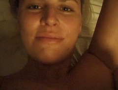 Flash Model Amateurs: Крошку-блондинку с натуральными большими сиськами трогают