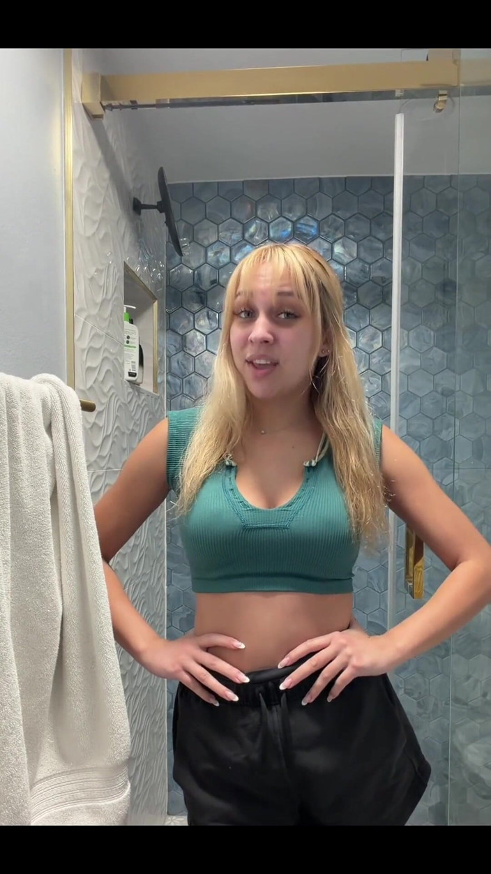 Tiffstreatsxoxo: ¡En cuclillas y meando sobre el baño a mis padres!