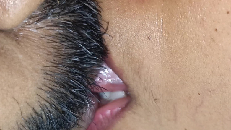 Pushpa porn: Гарячий і милий глибокий поцілунок губ