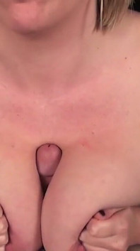 Maggie Green folla mis tetas