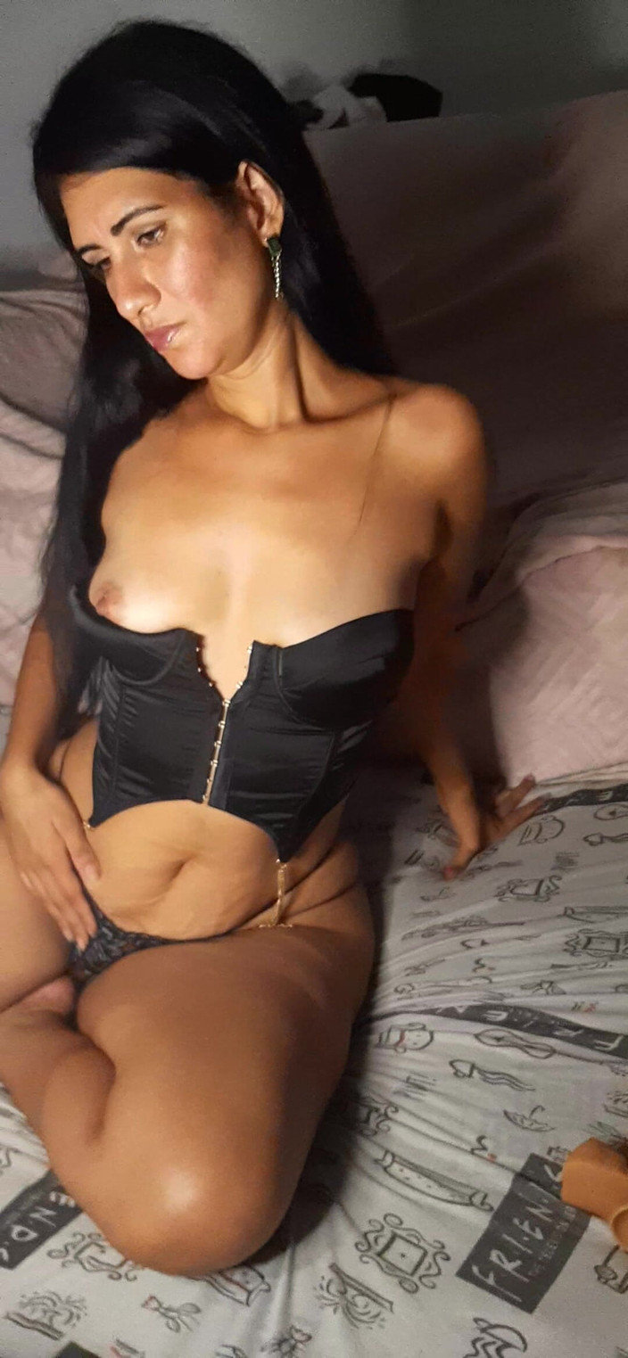 Renatinharj: Vanessinha Showing off in the Beautiful and Wonderful Living Room