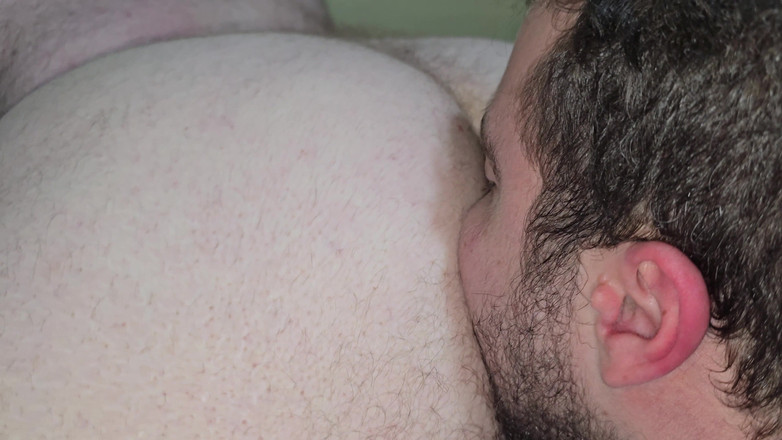 Osoychaser: Aku jilat pantat bahenol pria gemuk ini sebelum ngentot dia...