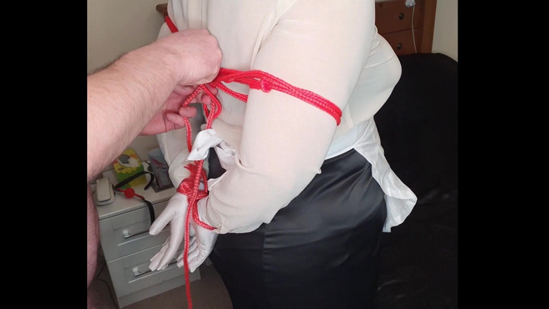 Slutty Ms B: Покоївка, щоб догодити